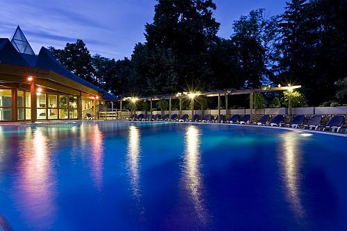 4-star spa and wellness hotel in Heviz - Health Spa Resort Heviz - outdoor pool - medical treatments in Heviz