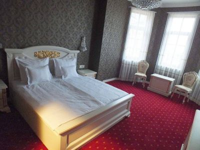 Hotel Borostyán - romantic and elegant hotel room in Borostyán